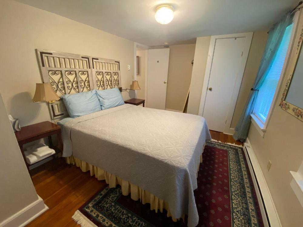 Mosby Guest House Room interior