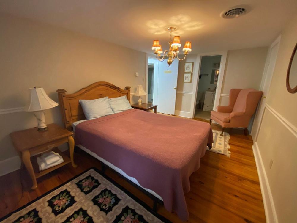 Standard Queen Room interior