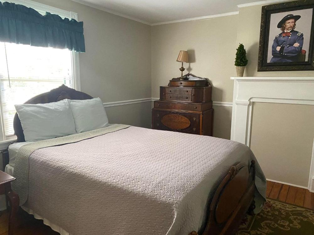 Custer Guest House Room interior